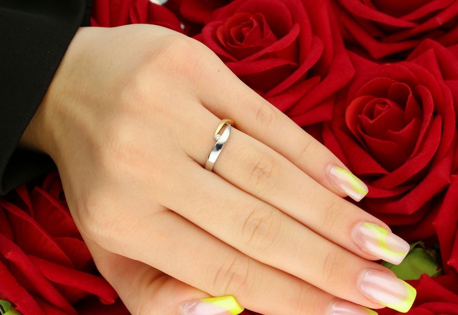 Złoty pierścionek z diamentem Harmonia Blasku 585  Żółte i białe złoto  Rozmiar 11.jpg